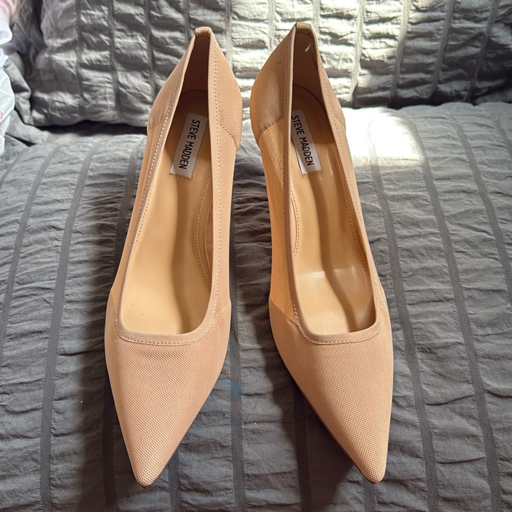 NWOT - Steve Madden Parris Mesh Pointed Toe Pumps Blush Beige Size 11